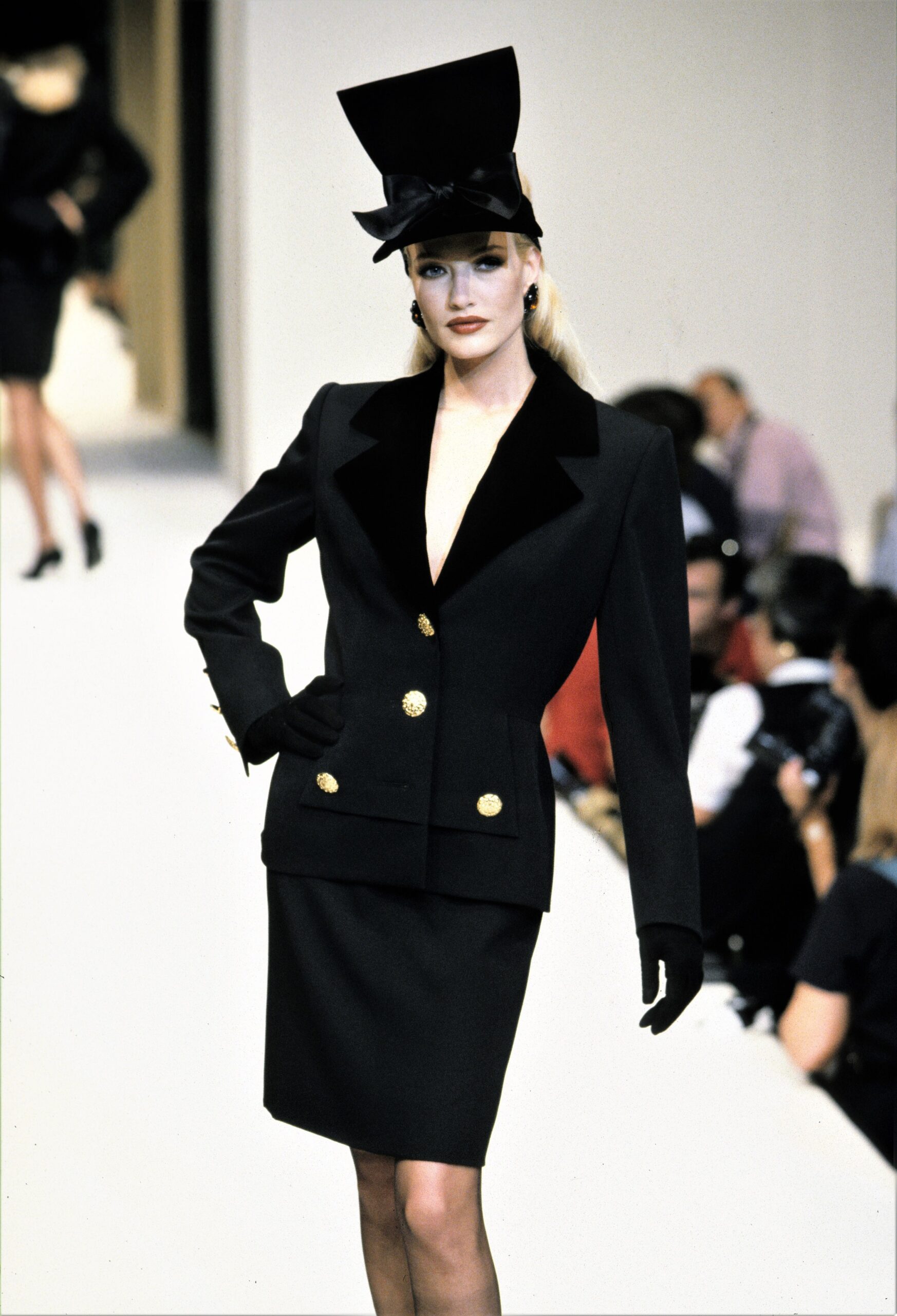 Givenchy F/W 95 Couture Look 25