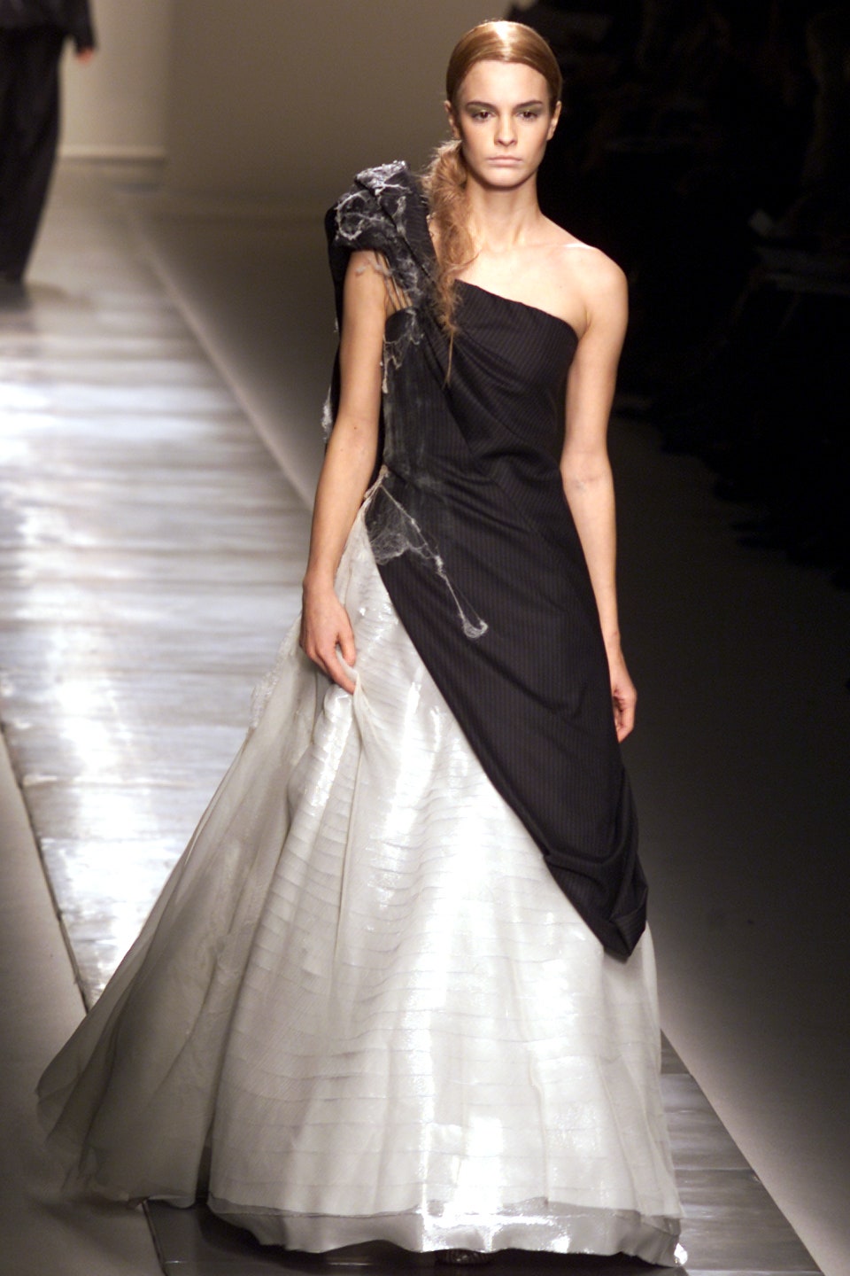 Givenchy S/S 02 Couture Look 28