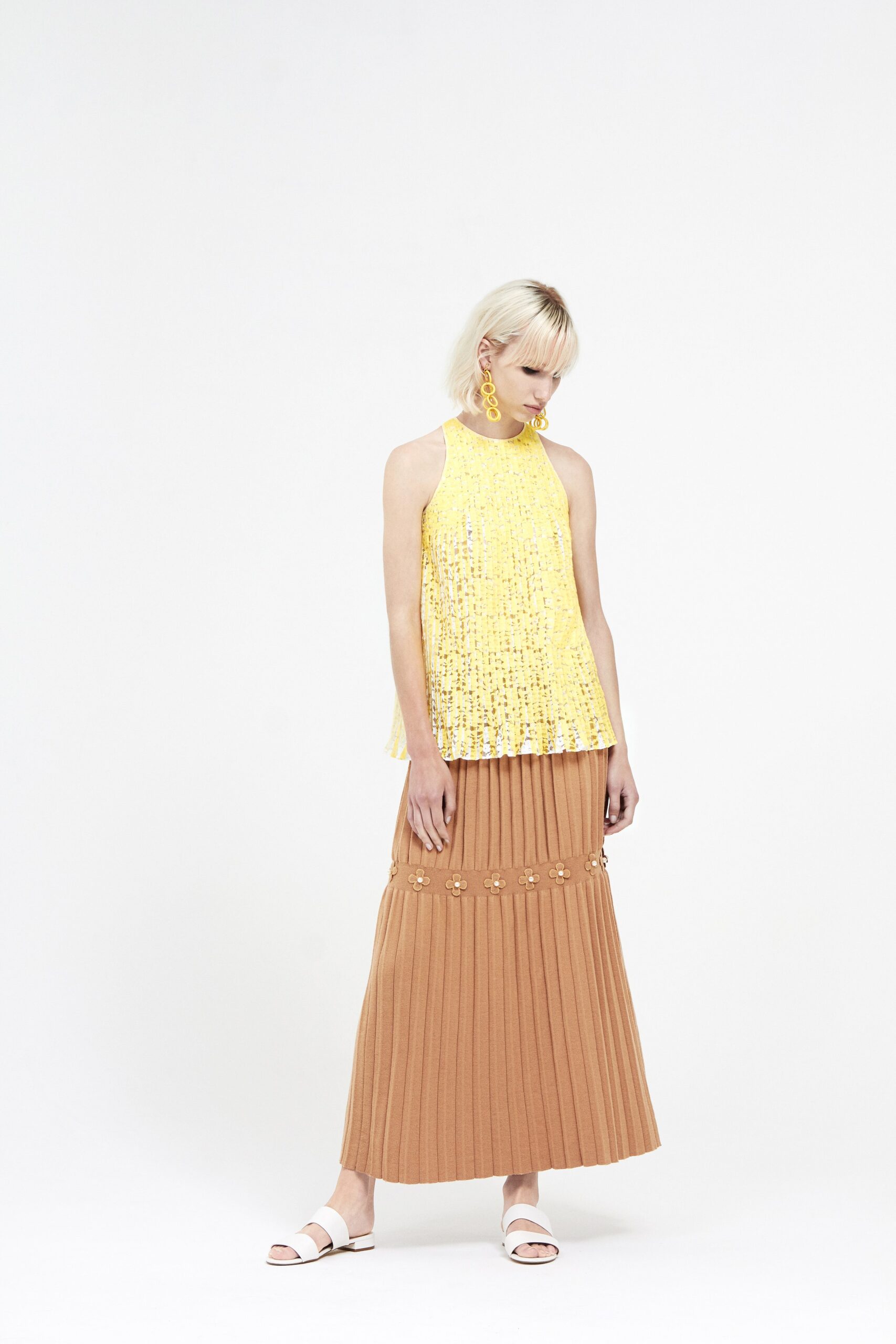 Huishan Zhang Resort 18 Look 3