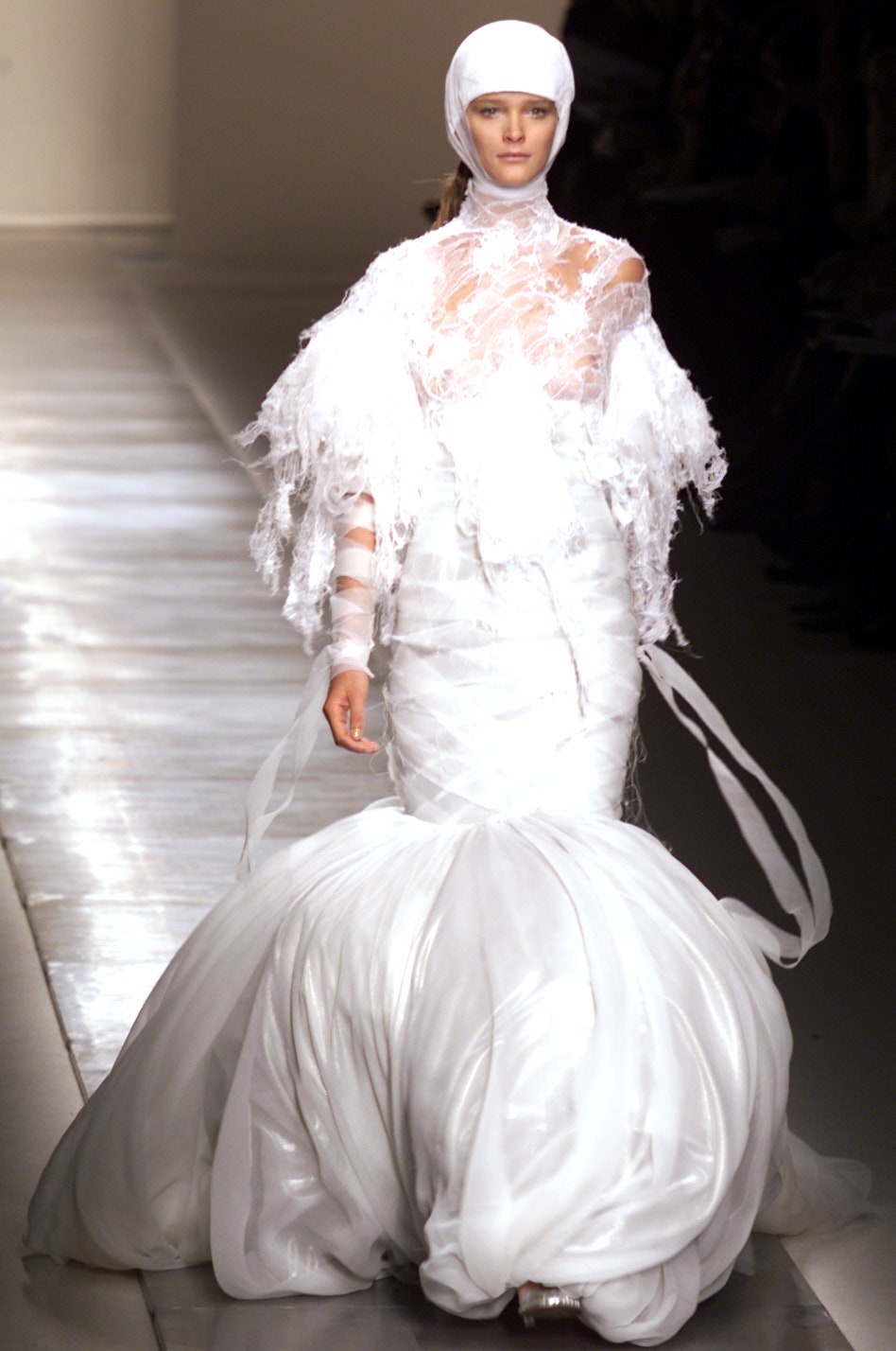 Givenchy S/S 02 Couture Look 33