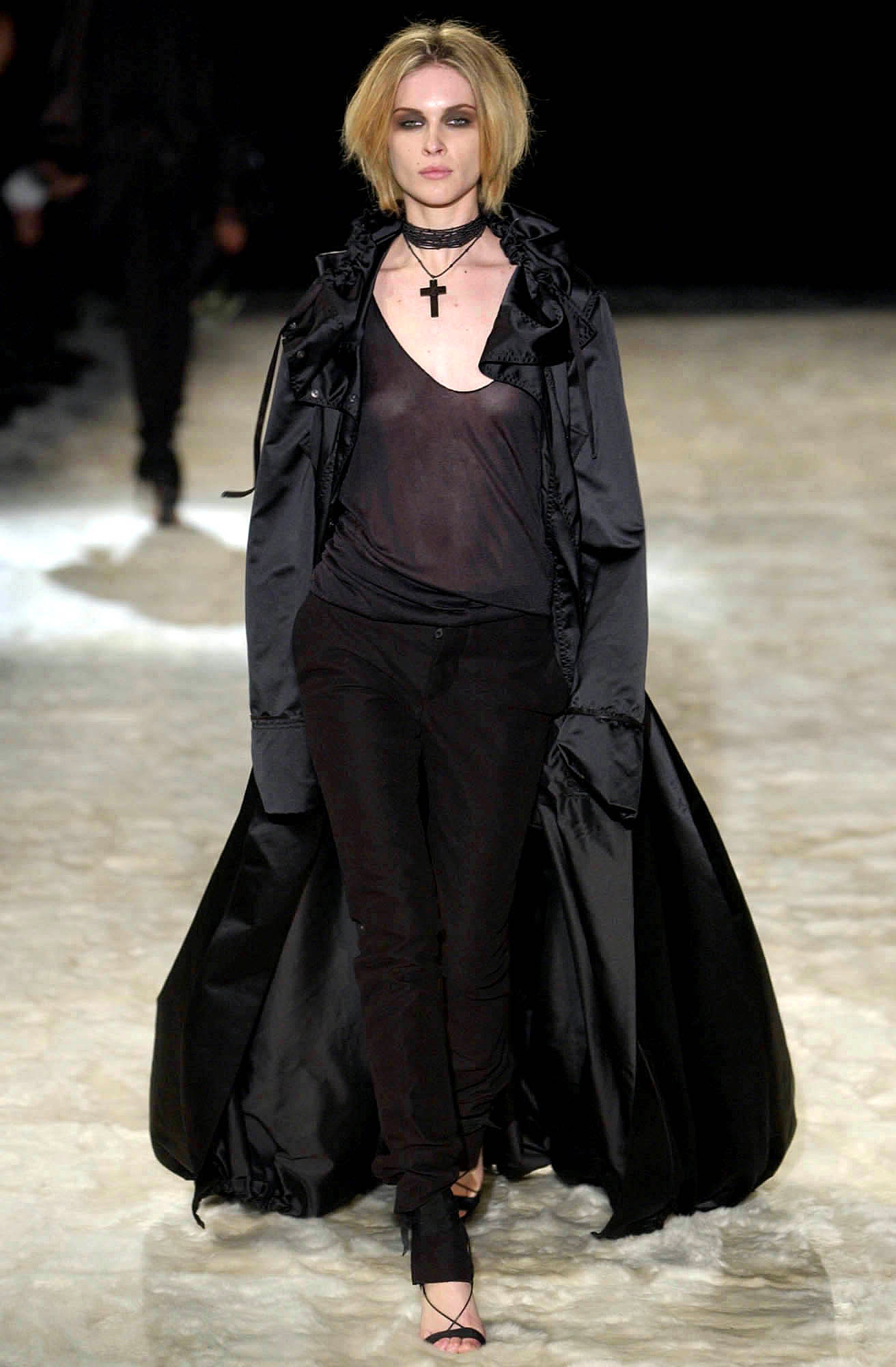 Gucci F/W 02 Look 33