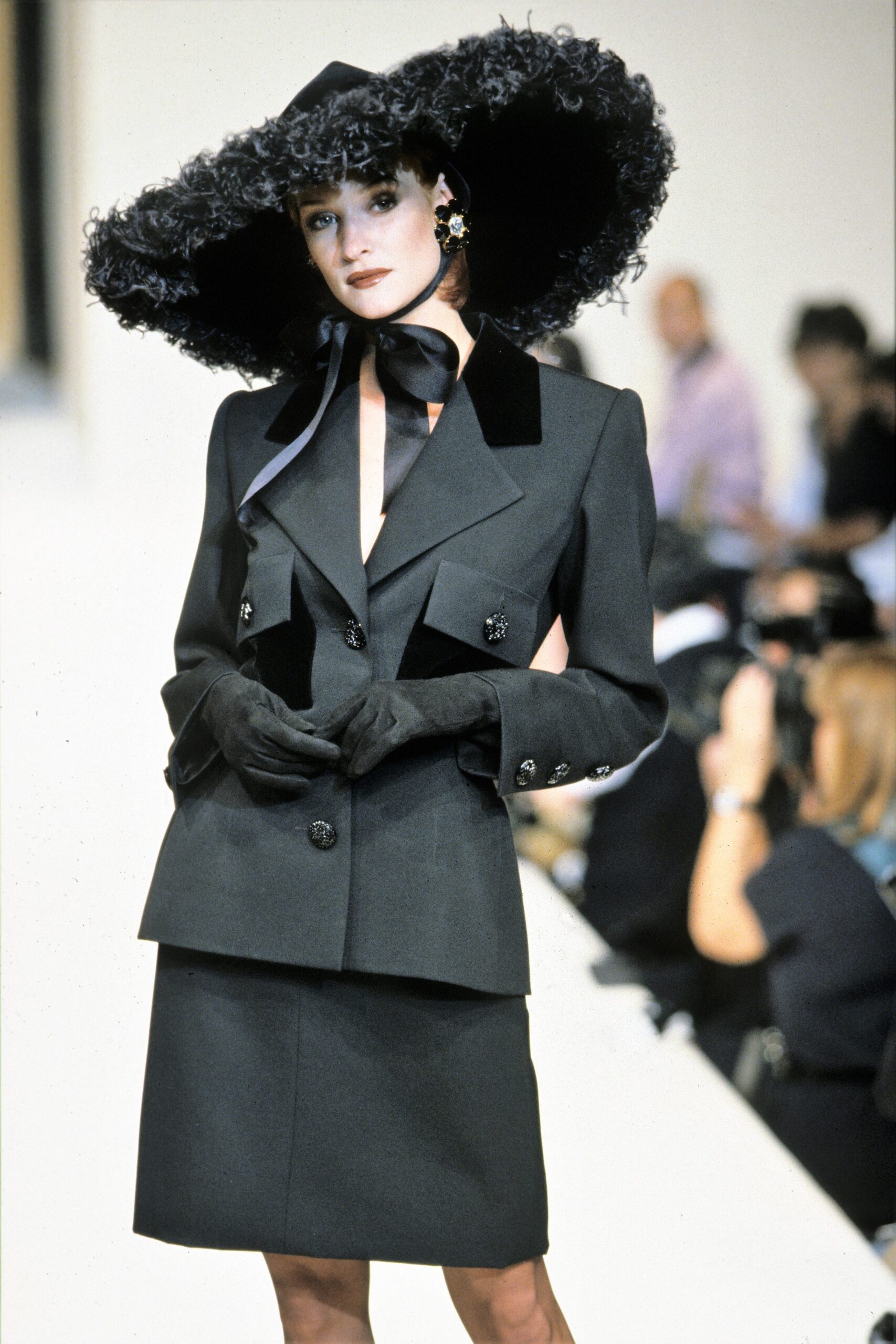 Givenchy F/W 95 Couture Look 36