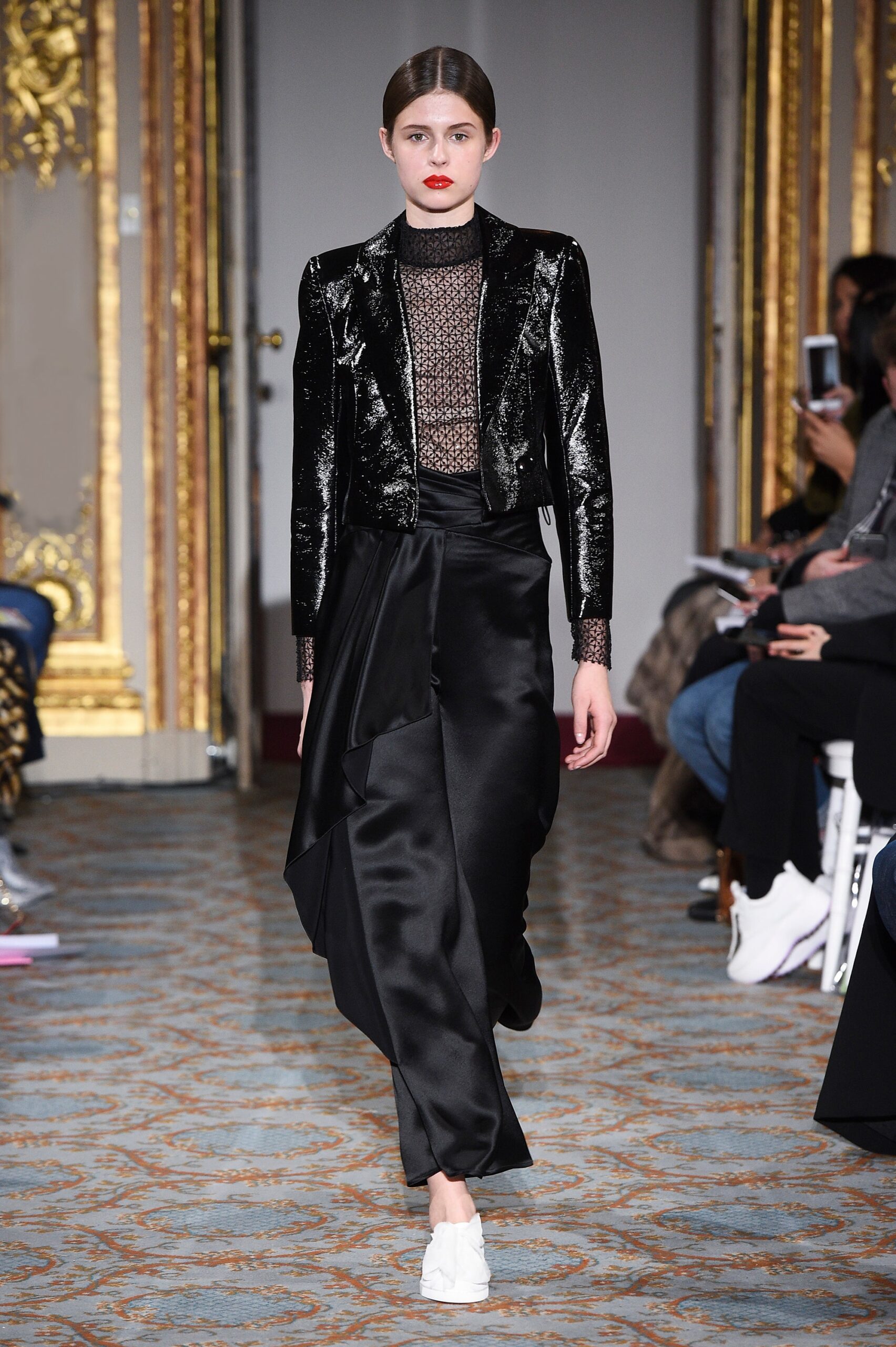 Huishan Zhang F/W 18 Look 6