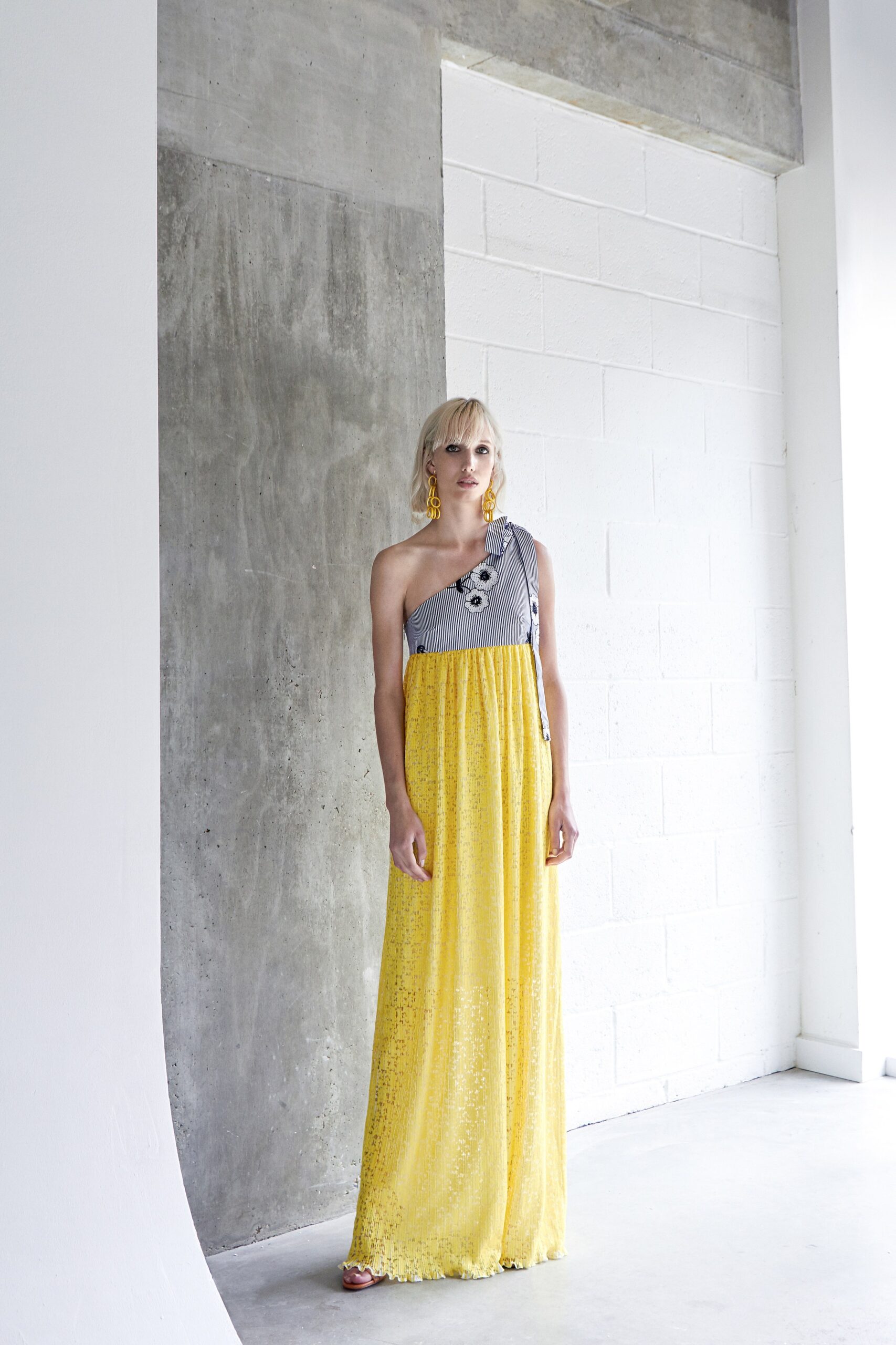 Huishan Zhang Resort 18 Look 10