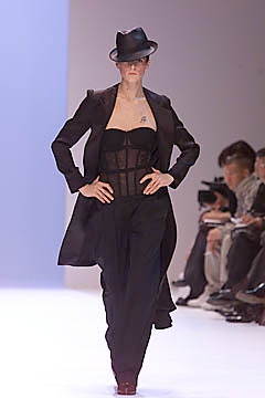 Givenchy S/S 01 Look 3