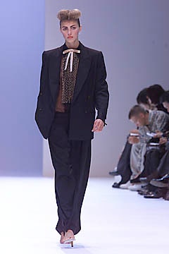 Givenchy S/S 01 Look 5