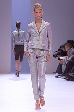 Givenchy S/S 01 Look 19