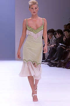 Givenchy S/S 01 Look 29