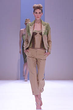 Givenchy S/S 01 Look 32