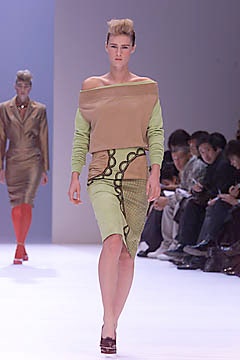 Givenchy S/S 01 Look 35