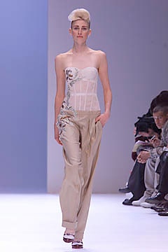 Givenchy S/S 01 Look 40