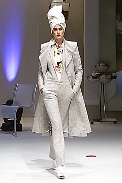 Icarius de Menezes F/W 01 Look 23