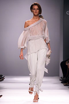 Givenchy S/S 02 Look 7