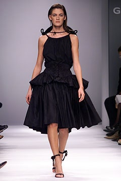 Givenchy S/S 02 Look 23