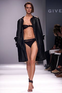 Givenchy S/S 02 Look 24