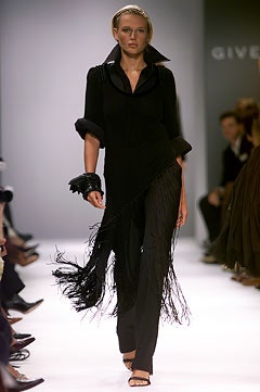 Givenchy S/S 02 Look 31