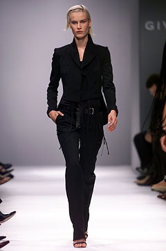 Givenchy S/S 02 Look 33
