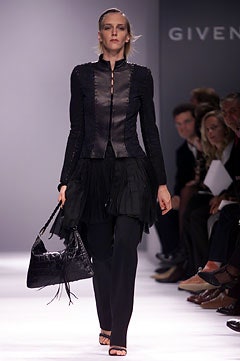 Givenchy S/S 02 Look 34