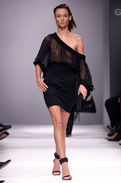 Givenchy S/S 02 Look 36