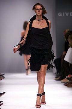 Givenchy S/S 02 Look 38