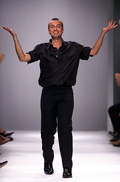 Givenchy S/S 02 Look 40