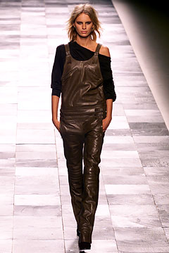 Givenchy F/W 02 Look 7
