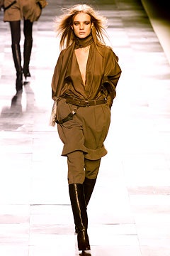 Givenchy F/W 02 Look 20