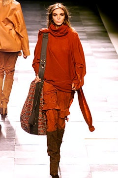 Givenchy F/W 02 Look 25