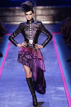 Givenchy F/W 02 Couture Look 1