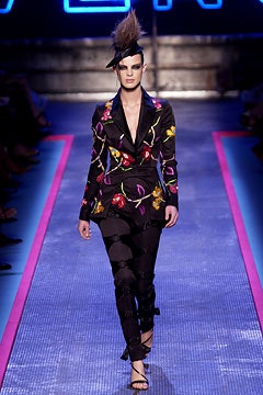 Givenchy F/W 02 Couture Look 6