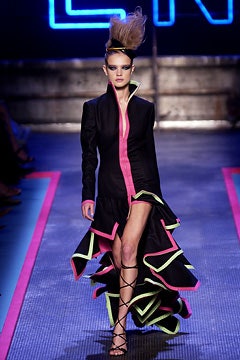Givenchy F/W 02 Couture Look 7