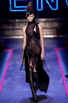 Givenchy F/W 02 Couture Look 11