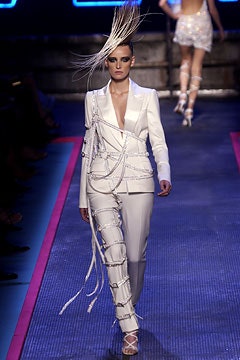 Givenchy F/W 02 Couture Look 14