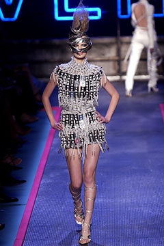 Givenchy F/W 02 Couture Look 15