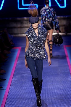 Givenchy F/W 02 Couture Look 20