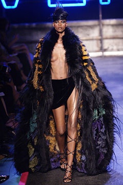 Givenchy F/W 02 Couture Look 25