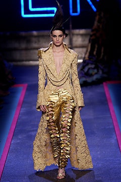 Givenchy F/W 02 Couture Look 26