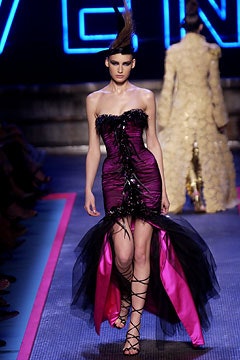 Givenchy F/W 02 Couture Look 27