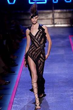 Givenchy F/W 02 Couture Look 28