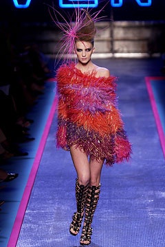 Givenchy F/W 02 Couture Look 29