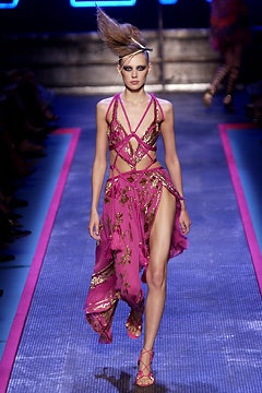 Givenchy F/W 02 Couture Look 30