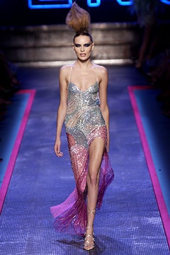 Givenchy F/W 02 Couture Look 33