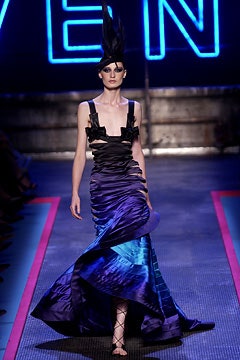 Givenchy F/W 02 Couture Look 35