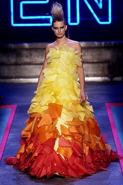 Givenchy F/W 02 Couture Look 37