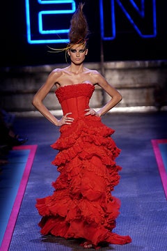 Givenchy F/W 02 Couture Look 40
