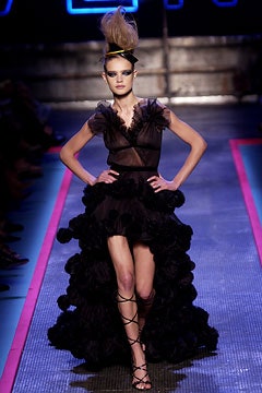 Givenchy F/W 02 Couture Look 41