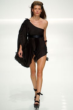 Givenchy S/S 03 Look 35