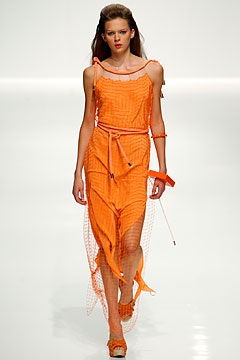 Givenchy S/S 03 Look 38