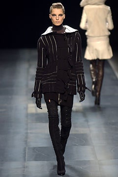Givenchy F/W 03 Look 16