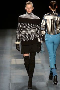 Givenchy F/W 03 Look 22